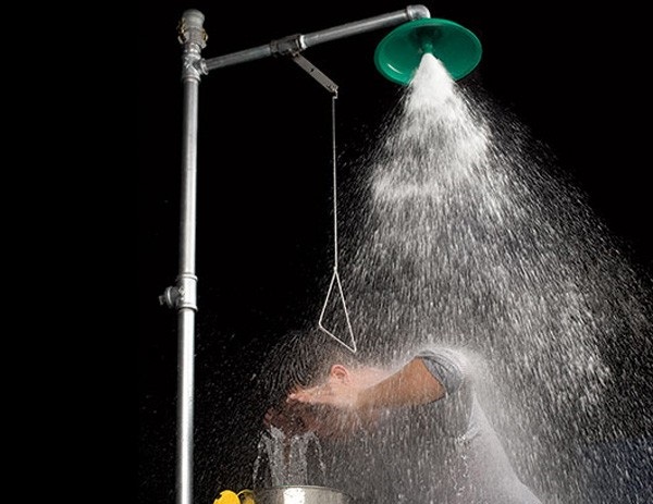 Bồn rửa mắt và tắm khẩn cấp